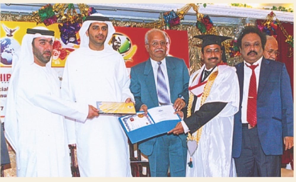 Prof. Dr. M. Karunanithi receiving the Vidhya Rathna